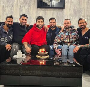 Ashkan Darvishi Instagram - .
به بهانه تمدید اسکرین شات / شما حالتون خوب باشه من خوشحال ترینم ؛ خداروشکر که این خانواده هر روز بزرگ تر میشه و با حال خوب شما من بهترین حال رو دارم 🙏👑💙
متین جان تولدت مبارک عزیز دلم ؛ پسر خوش قلب و خوش ذات 👑🎂
#اسکرین_شات