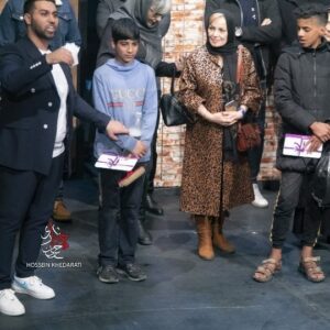 Ashkan Darvishi Instagram - .
سال قبل با تئاتر فیش آباد و اکران سینمایی کن پامنار و اجرای برنامه مثبت سلامت تلویزیون تموم شد؛
بزودی با دو تئاتر ؛ دو فیلم کوتاه و فعلا یه سینمایی به نام ایجنت ؛ البته اگه خدا بخواد سال جدید رو آغاز میکنم و چند تا کار که بعدا قطعا و حتما در جریان میذارمتون💪🤚
اما و اما حرف دلم با شما عزیزان دلم 👇
امیدوارم تا روزی که بتونم حرف دل مردمم رو بزنم با افتخار روی همه صحنه ها برم و غیر از این باشه ترجیح میدم کار نکنم و یه آدم منفعل باشم ؛ اعتقادم اینه که شخصیت و اعتبار یعنی حرف دل مردم رو زدن ؛ و این رسالت هنر و هنرمند و رسانست و نه غیر این ؛ همین🤚
دوستون دارم ؛ امیدوارم خدا اسپانسر تمام آرزوهاتون باشه ؛ همون خدایی که بشدت کافیه و عزت و ذلت دست خودشه ؛ و از ته دلم‌میخوام برای خودم و تک تکتون هر چیزی که به صلاحمونه خودش رقم بزنه ؛ نه صرفا اون چیزی که ما میخوایم و بهش اصرار داریم‌؛ خدایا خودت صلاح ما رو بهتر میدونی پس خودت رقم بزن هر چیزی که با صلاحه ؛ 
در پناه خدا 🤚💎👑
#تئاتر #فیش_آباد #کن_پامنار #سینما #سینمایی #تئاتر_فیش_آباد #شهرزاد #تئاتر_شهرزاد #فیلم_سینمایی #فیلم_کن_پامنار #سینمایی_کن_پامنار #ایجنت
.
.
 #پوست_شیر #برادران_لیلا