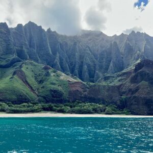 Ashley Bell Instagram - Permanent smile ✨🤍🌊⛰️🙌🏻. Nāpali Coast!! 🦀 ✨🦀⚓️🚤 🍪 ☀️ ✨ #landistheenemy #boataccessonly! #ginger #spf #gingerslovespf