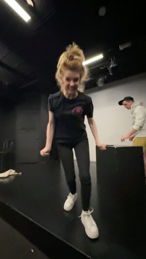 Ashley Bell Instagram - Flinging into the weekend!!!!! ✨🚀🤍
@akftv #redheads #flyingredheads