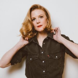 Ashley Bell Instagram - Never found a collar she couldn’t fiddle with. 🤍✨🫦 #redheads #collardgreens #crueltyfreebeauty 
📸: @selashiloni
