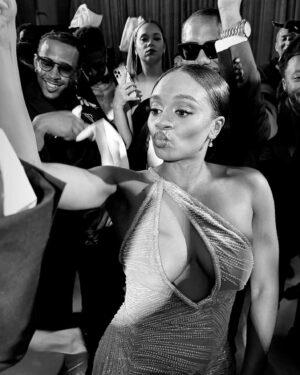 Ashley Calloway Instagram - Just a week ago!✨❤️ #AtoZ23 was too lit🔥
Thank you to @designer_elijah_ & @goldenkendoll for making me feel so beautiful!!💕