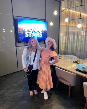 Ashley Davies Instagram - A two week break is much needed for these #FoodStars! New episodes resume July 12th, which means now is the perfect time to get my amazing team together for a watch party! It’s also the perfect time for you to catch up on @Fox and @Hulu! 

@realityclubfox @foodstarsfox  #foodstars #eathappygrub #shopsmall #smallbusiness #momlife #momboss #fancyfood #fancyfoodshow