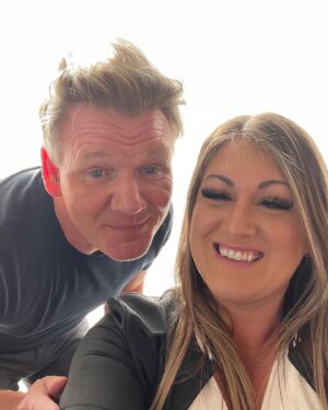 Ashley Davies Instagram - TUNE IN TONIGHT! ⭐️

The Last year, I got the learning experience that every entrepreneur dreams of. @gordongram was insightful and inspiring and pushed me and all the other contestants to the limit. He put all of our skills to the test and ran us through the gauntlet for his partnership. What's my biggest takeaway from it all? Less is more.

#TeamAshley #FoodStars #eathappygrub 
@realityclubfox @foodclubfox @foodstarsfox @gordongram