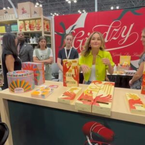 Ashley Davies Instagram - Great to meet other mom food entrepreneurs who understand the importance of bringing your family together in the kitchen!

#Fancyfoodshow #pancakes #squeezablepancakes #momtrepreneur #foodstars #eathappygrub #shopsmall #smallbusiness #momlife #momboss #fancyfood