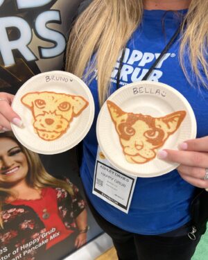 Ashley Davies Instagram - Great to meet other mom food entrepreneurs who understand the importance of bringing your family together in the kitchen!

#Fancyfoodshow #pancakes #squeezablepancakes #momtrepreneur #foodstars #eathappygrub #shopsmall #smallbusiness #momlife #momboss #fancyfood