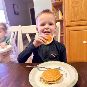 Ashley Davies Instagram - Who else loves an easy breakfast for dinner?!

Thanks to @eathappygrub | @happygrubmom we were able to enjoy these yummy Buttermilk Pancakes last night! Both kids couldn’t wait and were swarming me when they smelled how good they were so I’m glad they whipped up quickly. 😂

They have a bunch of other flavored ones too so make sure to checkout their shake and squeeze options!

.

#pancakes #blueberrycompote #pancakelover #breakfast #breakfastfordinner #blw #babyledweaning #babyledweaningideas #quickdinner #quickbreakfast #breakfastideas