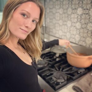 Ashley Grace Instagram - I’m cooking. With a sponsored pot. Come to me with all your influencer questions now.