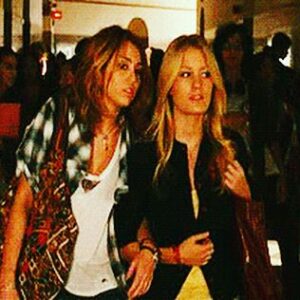 Ashley Grace Instagram - Who remembers LOL? #miley #movie #LOL #besties