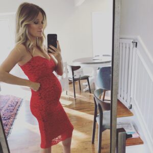 Ashley Grace Instagram - Does this baby make me look fat??