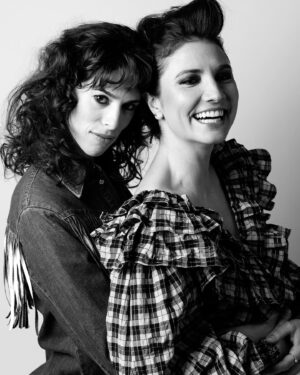 Ashley Jordyn Instagram - Sisters before Misters!  #happygalentinesday to all the ladies!  #sisters #oitnb6 #oitnb #netflix #denningsisters #littledebbiemurderers #ashleyjordyn #laurenkelston #youngcarol #youngbarb 📸 @karjaka 💄@rieogura_makeup 👗 @julissa.cisneros