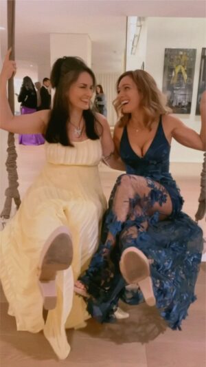 Ashley Mary Nunes Instagram - It’s not always about getting the best shot. It’s the moments between the shots that I cherish. 🫂 And it’s nights like these that make me forget she lives in Florida. 🐊 I am so grateful for all my @jennylouwonder time. 🙏 #livephotos #soulsister #skybar #hollywood #infolist #preoscars #party #ladiesnight