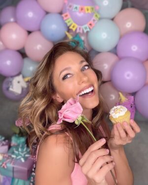 Ashley Mary Nunes Instagram - #ForeverYoung 💜🎂🥳 

Did a Bday #Selfie Shoot! 
.
.
.
.
#WonderWoman #BirthdayGirl #BirthdayWish #BirthdayBalloons #InDaClub #50Cents #GoShawty  #Princess #Royalty #HollywoodWonderWoman #Hollywood #Birthday #InstaLove #InstaGood #HappyBirthday #ItsMyBirthday #BirthdaySuit #Cupcakes #BirthdaySelfie #NovemberBaby #Scorpio #November21