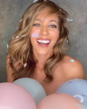 Ashley Mary Nunes Instagram - #ForeverYoung 💜🎂🥳 

Did a Bday #Selfie Shoot! 
.
.
.
.
#WonderWoman #BirthdayGirl #BirthdayWish #BirthdayBalloons #InDaClub #50Cents #GoShawty  #Princess #Royalty #HollywoodWonderWoman #Hollywood #Birthday #InstaLove #InstaGood #HappyBirthday #ItsMyBirthday #BirthdaySuit #Cupcakes #BirthdaySelfie #NovemberBaby #Scorpio #November21