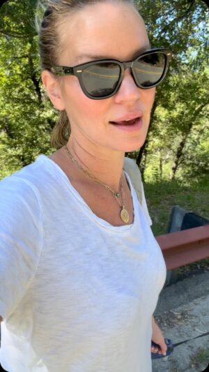 Ashley Scott Instagram - Since my injury I have had to slow down my program considerably leaving me frustrated sitting on the sidelines.  But… do we wallow in the I can nots or focus on the I cans?! My I can is walking. Slow and steady resting when my body hurts.  But I walk and I thank God I am blessed to be able to do that when so many people can’t.  I am grateful for my life, my loved ones and Mother Nature who cradles us in her beauty.  She drives me to focus on the I cans.
Happy glorious Sunday. Sending my love to you all and wishing you a day of affirming your own personal I CANS!