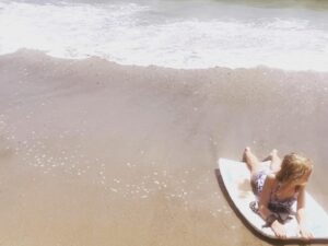 Ashley Scott Instagram - Today was such  a good day.  Iyla and I played for hours savoring her final days being 7 in the surf.  Salt water, sea glass, fresh cut fruit and kisses. Kinda doesn’t get better than that.