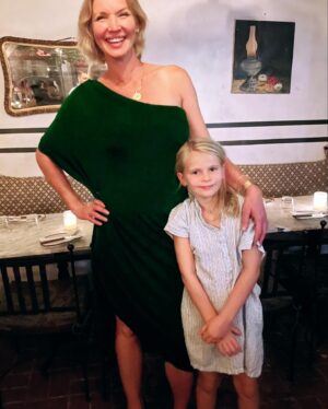 Ashley Scott Instagram - Iyla made me this beautiful dress for my birthday. She said “Momma do you want to be a beach girl or a jungle girl?” I said jungle girl seems fitting for 46
And Viola… here are the pictures a few months late of the jungle girl and her talented young designer. @eatwithbacari #designer #fashiondesigner #creativekids #iyla♥️