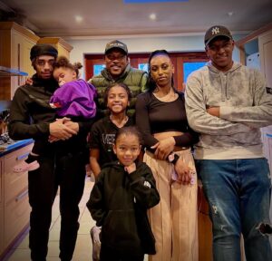 Ashley Walters Instagram - My blessings. 5 of my 8 children and my granddaughter. Thank you Lord 🙏🏾🙏🏾🙏🏾 @jay.kaizen you were missed ❤️