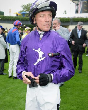 Ashley Walters Instagram - Great day @ascotracecourse . I have never been a gambling man but a W is a W! Call it beginners luck if you wish 😉 Shout out to the legend @frankiedettori_ for the WIN and @greenroomvip for the hospitality. @championsseries #championsday