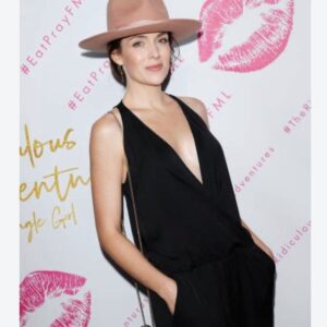 Ashlynn Yennie Instagram - First event since before the pandemic and it was perfectly magical!! Spent the evening celebrating the success of the my beautiful talented friend @gabriellestone ! She has a NEW book out @theridiculousmisadventures which is the follow up to her BEST SELLER @eatprayfml !! So so so proud of you lady!! ✨✨✨#event #hollywood #eatprayfml #theridiculousmisadventures #badasswomen #gigipip