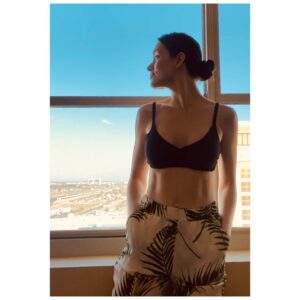 Ashlynn Yennie Instagram - Never met a window seat I didn’t love ❤️ #windowlover