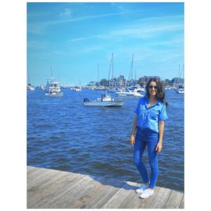 Ashlynn Yennie Instagram - Took a little break from filming to visit familia in Annapolis and it was exactly what I needed ⚓️💙🦀 #blueeverything #annapolis #crabs #chesapeakebay
