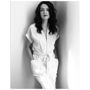 Ashlynn Yennie Instagram - Being an actor is vulnerable. We become other people, capture moments of their lives, then share those moment with the world. Then people watch those moments and tell you if they think it was good or not. Everyone has an opinion but the one that matters most is your own, don’t forget that. Getting reviews is a bizarre part of the business that I have never loved probably because it reminds me of school and being graded on an art project. Art is subjective, as it will always be, and why I love being an artist. 
For the very first time I have been given good reviews for my performance in @antidote_movie ... I still think it’s weird but I am celebrating the small victories as I worked REALLY fucking hard to deliver a good performance. Scroll over to read what others are saying ⚡️🎥🍾 #celebrate #grateful #hardwork