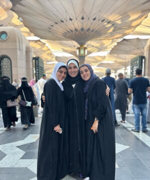 Ashraf Zaki Instagram - صلاة العيد من اجمل مكان في الدنيا
من المسجد النبوي الشريف 
عيد فطر مبارك ❤️
@ashrafzakyoffical 
@mayathezaki 
@mariaamzaky