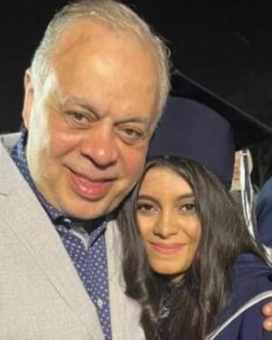 Ashraf Zaki Instagram - عيد ميلاد حبيبتى وبنتى الغالية مريم اجمل واحلى حب ف حياتى مايا ومريم اجمل ما ف حياتي بحبك قوى يامريم واللى باقي من عمرى هفضل أحبك انتى ومايا
@mariaamzaky