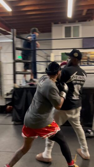 Ashton Sylve Instagram - #H2O💧
Skip & Slide

#HardWorkMakesEasyWork #Boxing #Fight #punch #knockout #goal #Saturday #red #boys #men #sports