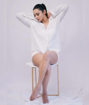 Ashvini Instagram - Nothing but whispers 🫰🏻
Photographed by @ashok_raj_ashu 
@ahphotography.blr 

#photoshoot #photooftheday #photographers_of_india #womanfashion #poses #picture #picoftheday #explorepage #muddulakshmi #sandalwoodactress #kannada #kannadaactress #serialactor #suryavamsha #udayatv #ashvini #starsuvarna