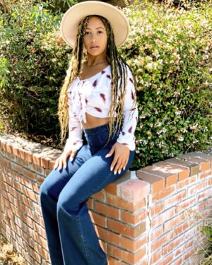 Asia'h Epperson Instagram - Album loading…🎵✍🏾🎼🎶🎤
•
#staytuned #artist #singer #songwriter #actress #entrepreneurship #country #soul #funk #rnb