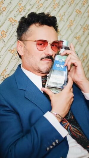 Asier Etxeandia Instagram - Gracias @1800tequila_es por estar en los detalles y por acompañarnos en una noche tan esperada. Gracias por apoyar el arte y los artistas, por los cóctles increíbles, las risas y los abrazos. Sin dudas, 1800 es el tequila de "La Verdad" y también de mastodonte_oficial_.
 ¡Salud!
 #1800Tequila #1800Tequilaesarte #laverdad #mastodonte