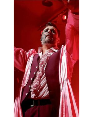 Asier Etxeandia Instagram - Y vamos a ir compartiendo en imágenes algunos momentazos del conciertazo de @mastodonte_oficial_ en la @lariviera.madrid 
@asieretxeandia @enricobarbaro @pinorovereto @pradabsolute @domi_oliver 
by 📷 @mariancliment