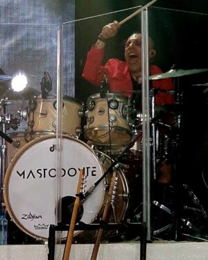 Asier Etxeandia Instagram - Y seguimos con la maravilla de concierto de @mastodonte_oficial_ este sábado en @lariviera.madrid 
@asieretxeandia 
@enricobarbaro 
@pradabsolute 
@pinorovereto 
@domi_oliver 
📷 @mariancliment 
#bellezayperdon #mastodonte