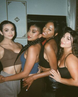 Asjha Cooper Instagram - surrounded by love ♡