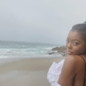 Asjha Cooper Instagram - there’s a beautiful medieval tower behind me and I’m facing the rock 🤦🏿‍♀️ someone please teach me how to pose