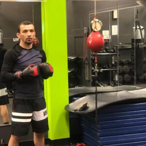 Askar Askarov Instagram - После хорошего кроссфита раскидался  на груше 💪🏻 @venum
