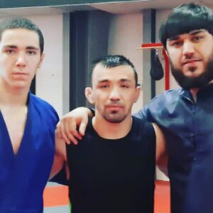 Askar Askarov Instagram - Пока находился в ОАЭ в ожидании визы братья не дали потерять форму , БаракаЛлах за уделённое время и предоставленные возможности проводить полноценные тренировки каждый день 💪🏼💪🏼☝🏻