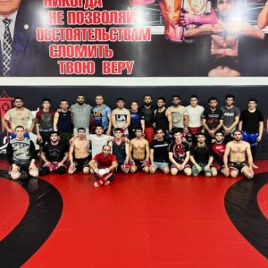 Askar Askarov Instagram - 🥊Перчатки от чемпиона мира по Боксу, Раджаба Бутаев / Баркаллагь брат за перчатки ✊🏻🔥 
#бокс #скоро#наведем #шумиху