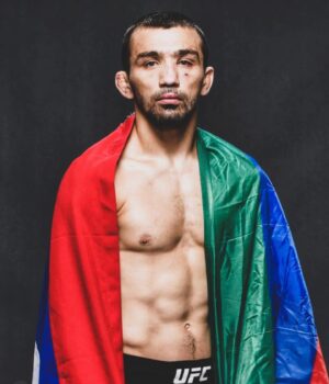 Askar Askarov Instagram - Начало 2022 года пошло не по плану, долгий простой из-за операции руки. Травма глаза вследствие тычка и перелом пальца на ноге в последнем бою с Кай Кара-Франсем. Эти трудности сделали меня ещё сильнее, теперь я полностью восстановился и готов к любым вызовам.