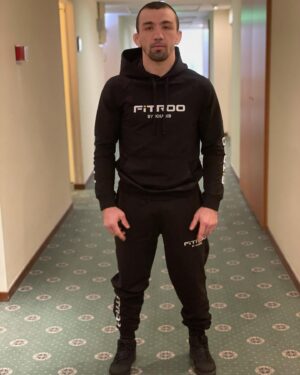 Askar Askarov Instagram - Fitroo идёт только вперед🔝