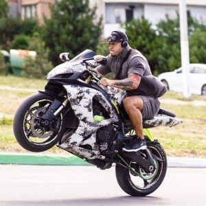 Askar Mozharov Instagram - Мое хобби 🙈🤦🏻‍♂️ #moto #motorcycle спасибо большое за фото Мега фотограф @vp_photography_ua 😉