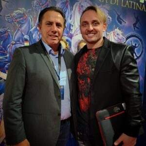 Askold Zapashnyy Instagram - 🇷🇺 В качестве члена жюри представляю Россию от Большого московского цирка на 22-м международном фестивале циркового искусства @festivalcircolatina в итальянском городе Латина.
🇬🇧 As a member of the jury, I represent Russia from the Great Moscow Circus at the 22nd International Circus Art Festival in the Italian city of Latina.
#цирк #фестиваль #италия #латина #членжюри #аскольд #запашный #россия #circus #festival #italy #latina #memberofjury #askold #zapashny #russia
