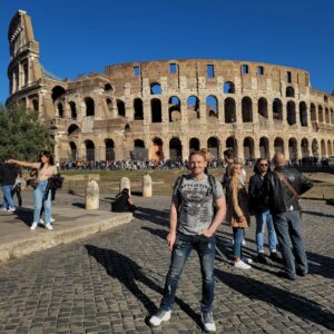 Askold Zapashnyy Instagram - 🇷🇺 Привет, Рим! Мы скучали...
🇬🇧 Hello, Rome! We missed you...
#италия #рим #столица #поездка #колизей #вечныйгород #познакомымместам #запашные #аскольд #элен #italy #rome #capital #colosseum #eternalcity #familiarplaces #zapashny #askold #ellen