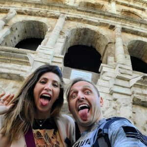 Askold Zapashnyy Instagram - 🇷🇺 Привет, Рим! Мы скучали...
🇬🇧 Hello, Rome! We missed you...
#италия #рим #столица #поездка #колизей #вечныйгород #познакомымместам #запашные #аскольд #элен #italy #rome #capital #colosseum #eternalcity #familiarplaces #zapashny #askold #ellen