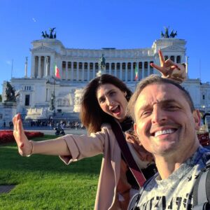 Askold Zapashnyy Instagram - 🇷🇺 Привет, Рим! Мы скучали...
🇬🇧 Hello, Rome! We missed you...
#италия #рим #столица #поездка #колизей #вечныйгород #познакомымместам #запашные #аскольд #элен #italy #rome #capital #colosseum #eternalcity #familiarplaces #zapashny #askold #ellen