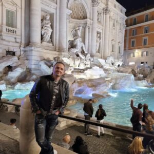 Askold Zapashnyy Instagram - 🇷🇺 Привет, Рим! Мы скучали...
🇬🇧 Hello, Rome! We missed you...
#италия #рим #столица #поездка #колизей #вечныйгород #познакомымместам #запашные #аскольд #элен #italy #rome #capital #colosseum #eternalcity #familiarplaces #zapashny #askold #ellen