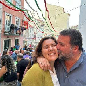 Assunção Cristas Instagram - As sardinhas estavam ótimas! E viva o Santo António! #Alfama 🎉