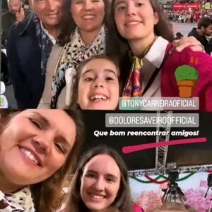Assunção Cristas Instagram - Marchas na Avenida em muito boa companhia! 😇🎉 #SantosPopulares #MarchasPopulares